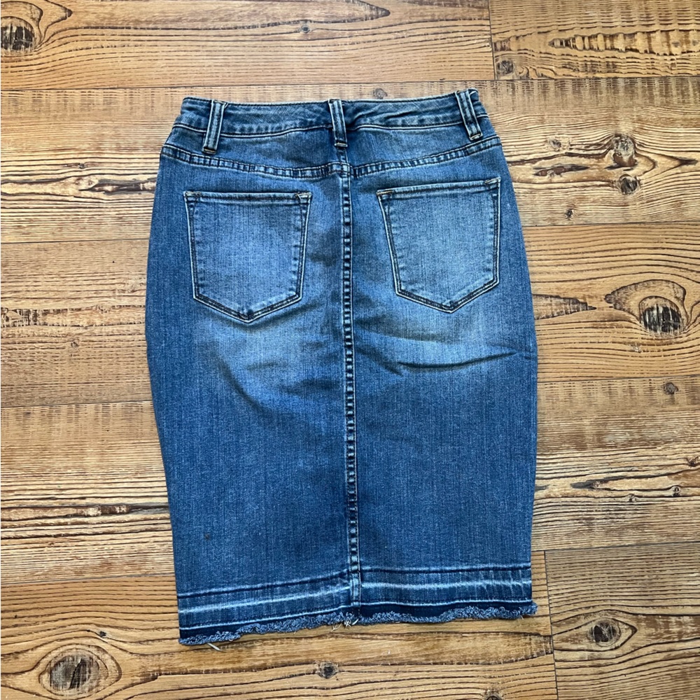 The limited Denim Skirt - Picture 2 of 7